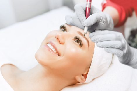 Microblading der Augenbrauen